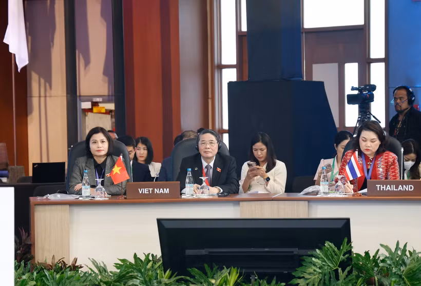 Phó Chủ tịch Quốc hội Nguyễn Đức Hải dẫn đầu Đoàn Việt Nam tham dự phiên thảo luận ngày 24/11. (Ảnh: Lê Dương/TTXVN)