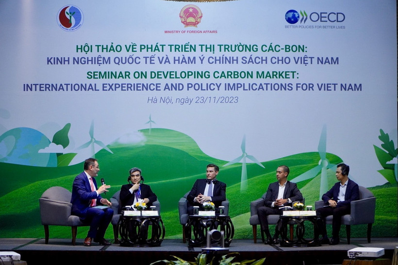 Các diễn giả tham dự hội thảo. (Ảnh: TTXVN)