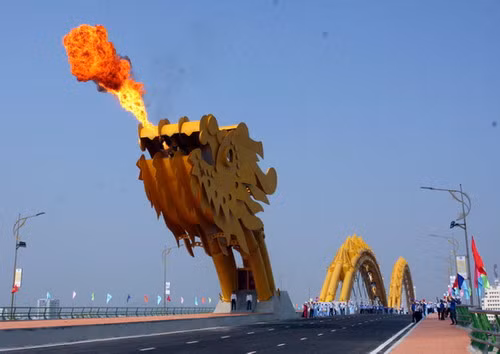 Đà Nẵng khánh thành hai cây cầu bắc qua sông Hàn ảnh 1
