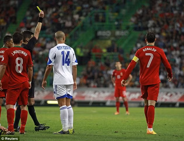 Tin 13/10: Ronaldo lên tiếng sau nghi án tẩy thẻ ảnh 1
