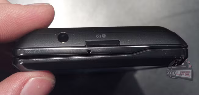 Hé lộ hình ảnh đầu tiên chiếc Motorola Droid 4 ảnh 1