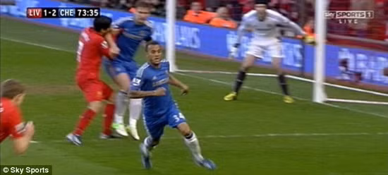 Suarez cắn trộm Ivanovic trong trận hòa kịch tính ảnh 2