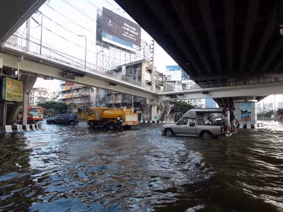 Cư dân tại Bangkok vẫn khốn đốn vì lũ lụt kéo dài ảnh 1