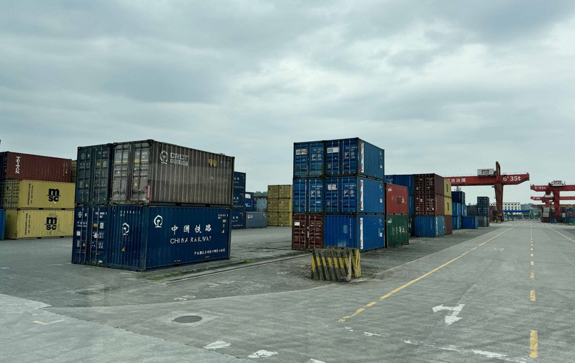 Xuất khẩu hàng hóa tại cảng Lô Châu, tỉnh Tứ Xuyên, Trung Quốc. (Ảnh: Công Tuyên/TTXVN)