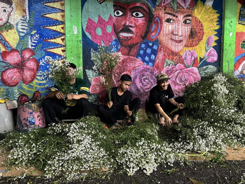 Mọi công việc ở chợ đều do đàn ông đảm nhiệm. (Ảnh: Đỗ Quyên/TTXVN)