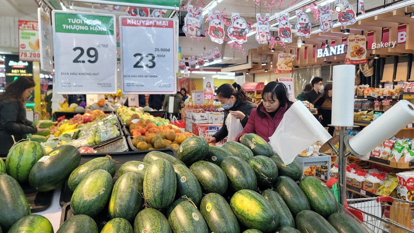 Hàng hóa tại các siêu thị rất dồi dào, giá cả ổn định. (Ảnh: Phương Anh/TTXVN)