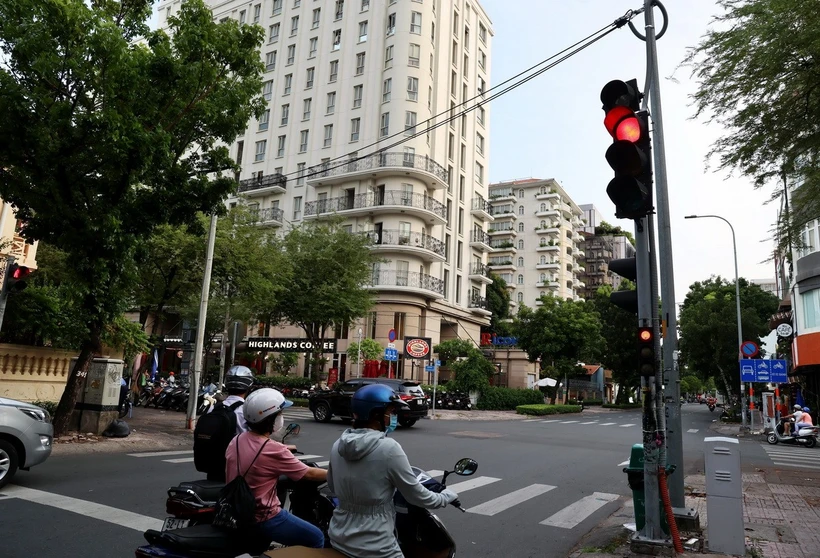 Đèn tín hiệu giao thông không đếm thời gian ở giao lộ Nguyễn Đình Chiểu-Bà Huyện Thanh Quan, quận 3, Thành phố Hồ Chí Minh. (Ảnh: Hồng Đạt/TTXVN)