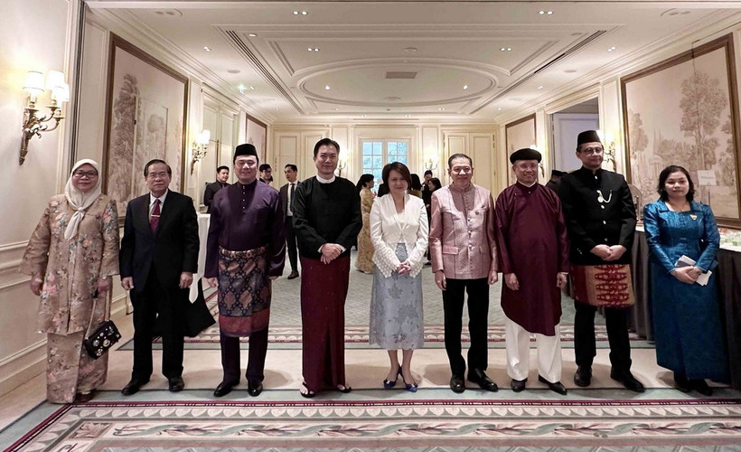 Đại sứ các nước tham dự tại sự kiện. (Ảnh: Nguyễn Tuyên/TTXVN)