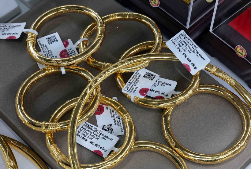 Vàng trang sức bày bán tại cửa hàng của Tập đoàn Vàng bạc đá quý Doji. (Ảnh: Trần Việt/TTXVN)