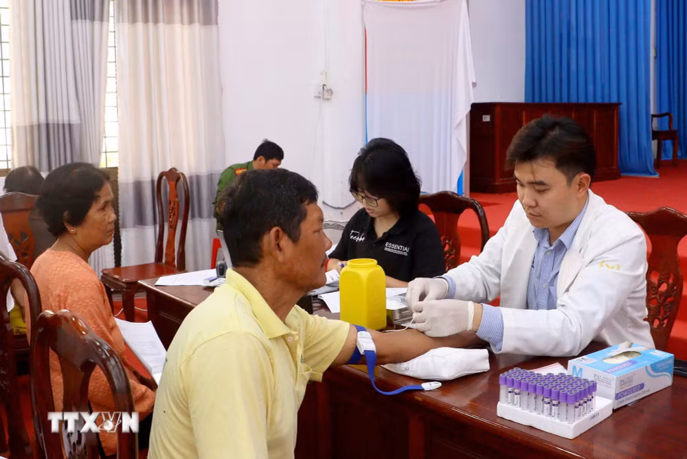 ttxvn-chien-dich-500-ngay-dem-vinh-long-thu-nhan-mau-adn-phuc-vu-xac-dinh-danh-tinh-liet-si-8889290-2.jpg