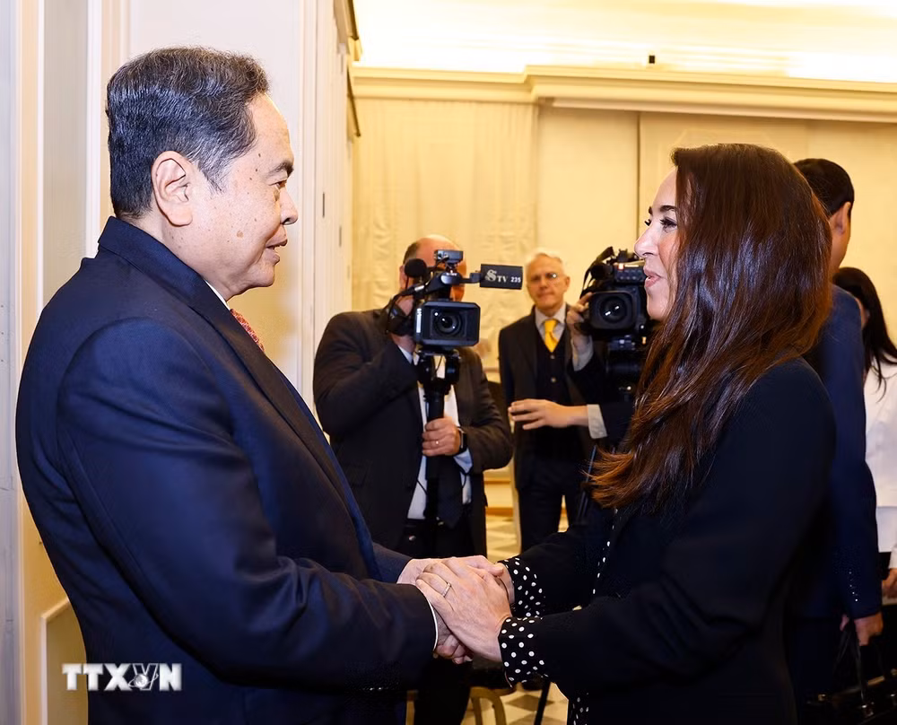 ttxvn-chu-tich-quoc-hoi-gap-pho-chu-tich-thuong-vien-italy-8701342-2.jpg