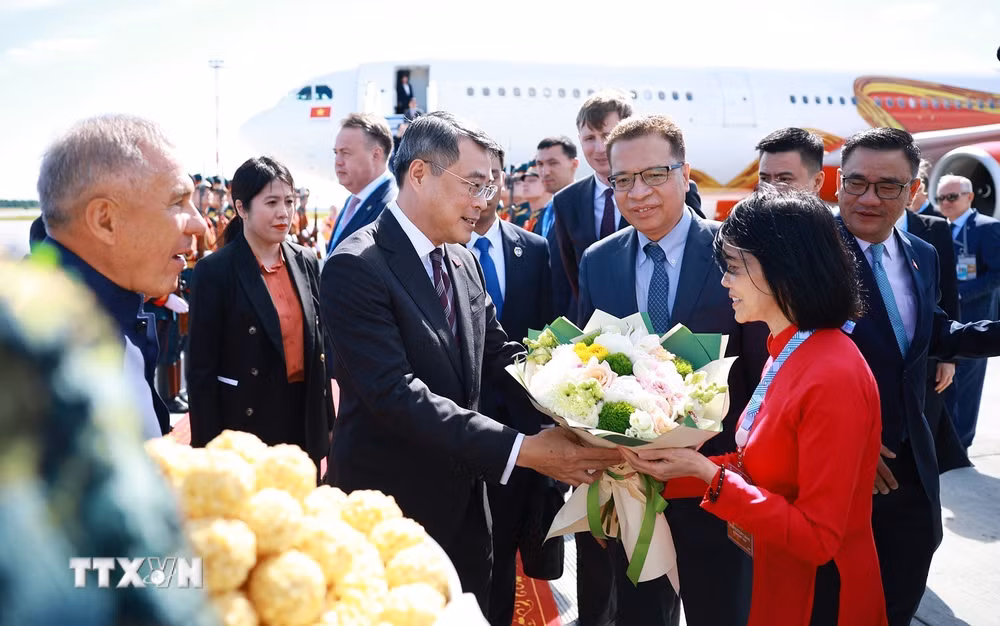 Thủ tướng Lê Minh Hưng đến Kazan dự Hội nghị Cấp cao kỷ niệm 35 năm quan hệ ASEAN-Nga- Ảnh 1.