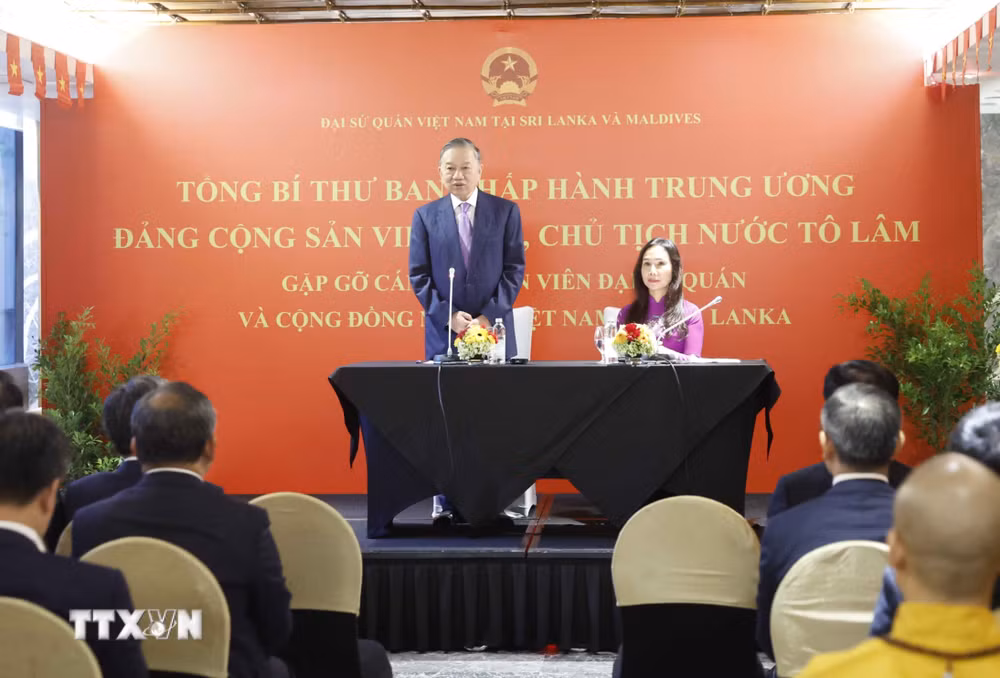 Tổng Bí thư, Chủ tịch nước Tô Lâm gặp gỡ cán bộ các cơ quan đại diện và cộng đồng người Việt Nam tại Sri Lanka- Ảnh 2.