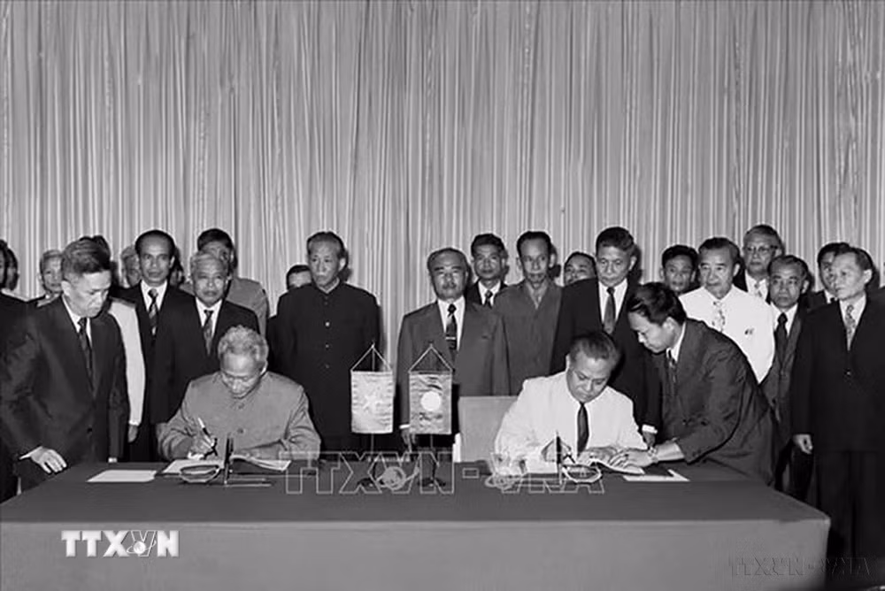 ttxvn-pham-van-dong-nha-lanh-dao-binh-di-tai-nang-mot-doi-tan-tuy-vi-dan-vi-nuoc-8612967.jpg