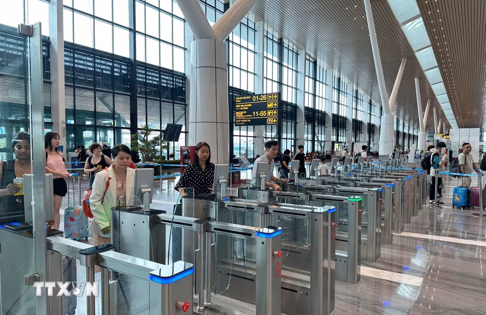 ttxvn-tan-son-nhat-2.jpg