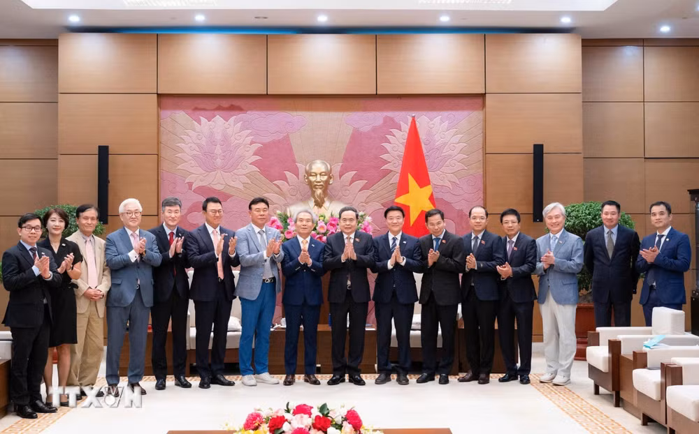 ttxvn-chu-tich-quoc-hoi-tiep-doan-dai-bieu-vien-nghien-cuu-kinh-te-han-quoc-8856383-2.jpg