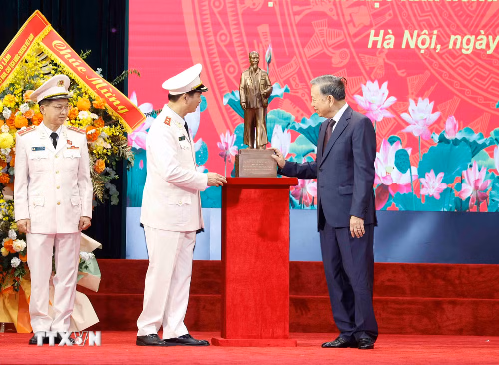 ttxvn-tong-bi-thu-chu-tich-nuoc-du-le-ky-niem-80-ngay-truyen-thong-hoc-vien-an-ninh-nhan-dan-8840665-7.jpg