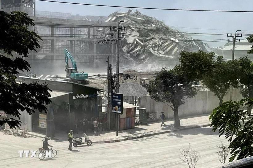 Tòa nhà bị sập do động đất tại Bangkok, Thái Lan, ngày 28/3/2025. (Ảnh: Straits Times/TTXVN)