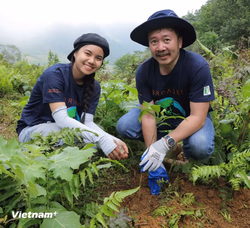 Trồng 6.000 cây bản địa tại bản Nà Bai, xã Vân Hồ, tỉnh Sơn La. (Ảnh: Nguyễn Cường)