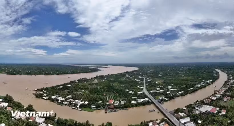Từ năm 2011 đến tháng 7/2025, trên các tuyến đê từ cấp III trở lên tại các tỉnh, thành phố có đê đã xảy ra hơn 12.000 vụ vi phạm. Ảnh minh hoạ. (Nguồn: Vietnam+)