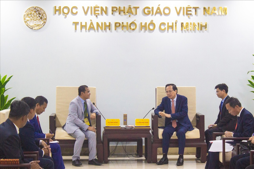Bộ trưởng Bộ Dân tộc và Tôn giáo Đào Ngọc Dung tiếp Quốc vụ khanh Bộ Nghi lễ và Tôn giáo Vương quốc Campuchia Chhat Sochhet. (Nguồn: Báo Dân tộc và Phát triển)
