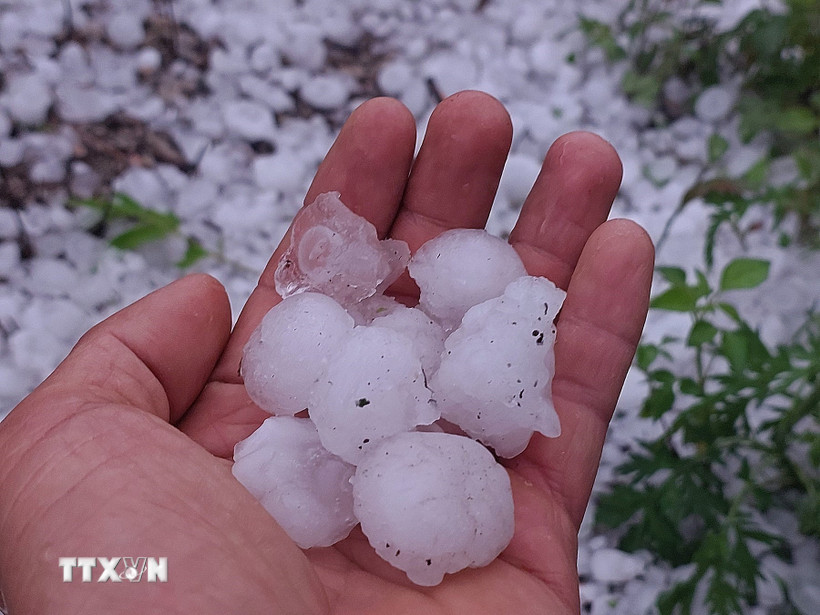 Chủ động ứng phó với dông, lốc, sét, mưa đá trong thời kỳ chuyển mùa. (Nguồn ảnh: TTXVN)