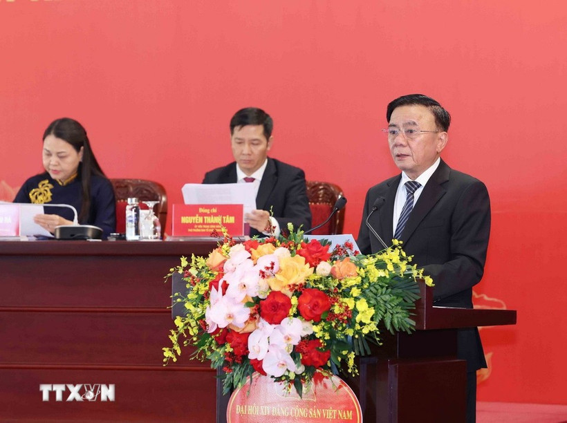 Thường trực Ban Bí thư Trần Cẩm Tú chủ trì họp báo quốc tế về Đại hội Đảng XIV. (Ảnh: Phương Hoa/TTXVN)