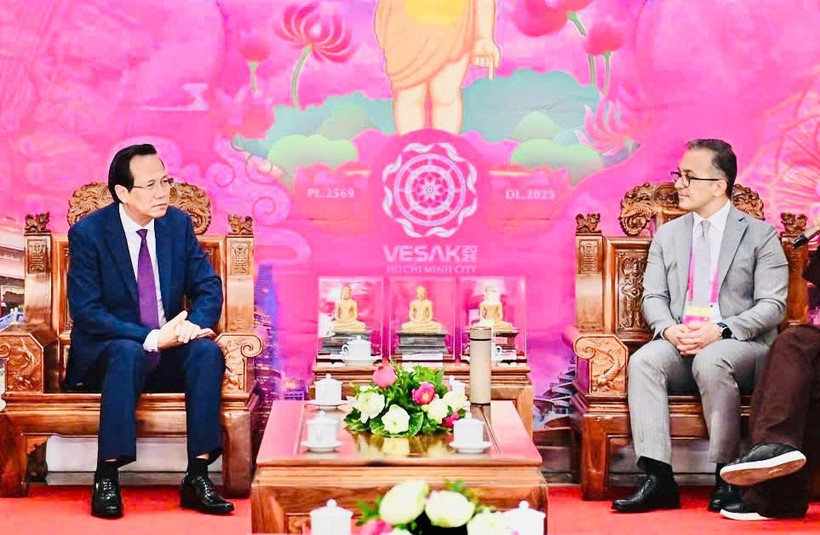 Bộ trưởng Bộ Dân tộc và Tôn giáo Đào Ngọc Dung tiếp xã giao Chủ tịch Ủy ban Nhà nước về các tổ chức tôn giáo tại Azerbaijan. (Nguồn ảnh: Tào Đạt)