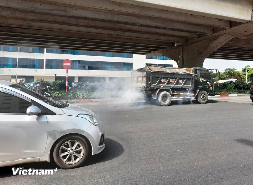 Nhức nhối ô nhiễm không khí tại Hà Nội. (Ảnh: TTXVN)