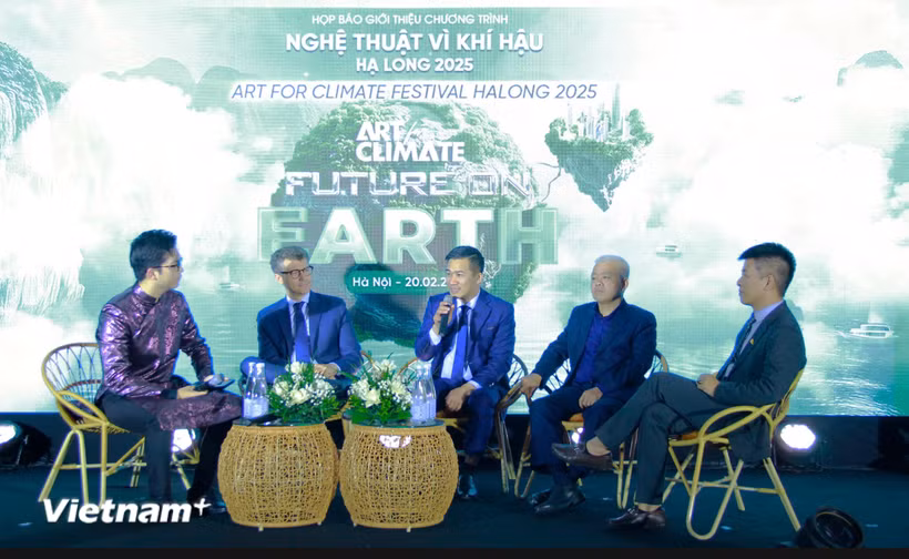 Các đại biểu giải đáp câu hỏi của phóng viên tại buổi Họp báo giới thiệu Chương trình Nghệ thuật vì Khí hậu Hạ Long 2025, diễn ra chiều 20/2. (Ảnh: Hùng Võ/Vietnam+)