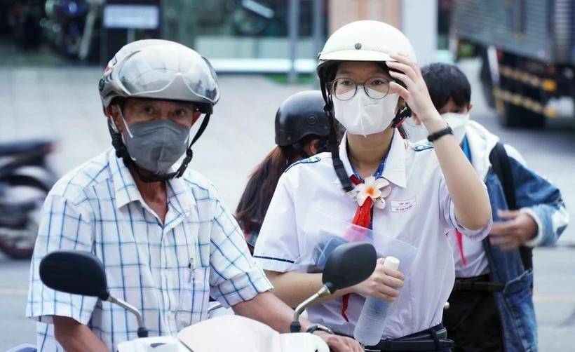 Các thí sinh và gia đình cần chuẩn bị phương án di chuyển phù hợp. Ảnh: (Ánh Tuyết/TTXVN)