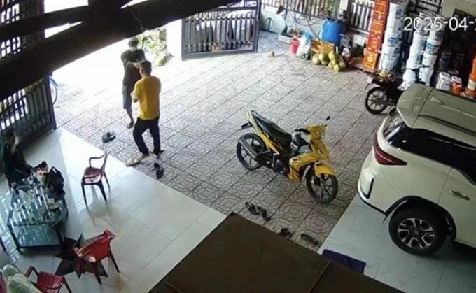 (Ảnh chụp màn hình từ camera an ninh)