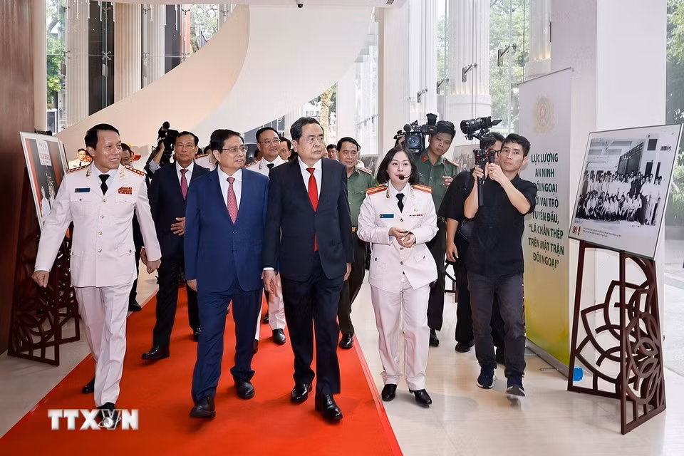 Chủ tịch Quốc hội Trần Thanh Mẫn và nguyên Thủ tướng Phạm Minh Chính dự Lễ kỷ niệm. (Ảnh: Doãn Tấn/TTXVN)