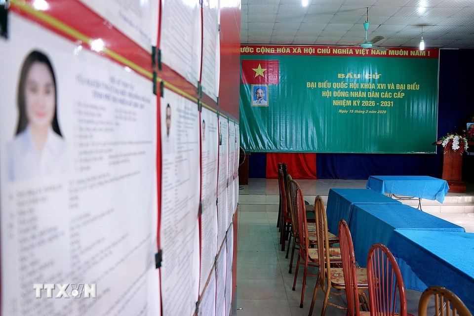 Công tác chuẩn bị cho ngày bầu cử tại điểm cảng Bích Hạ, phường Tân Hòa đã hoàn tất. (Ảnh: Thanh Hải/TTXVN)