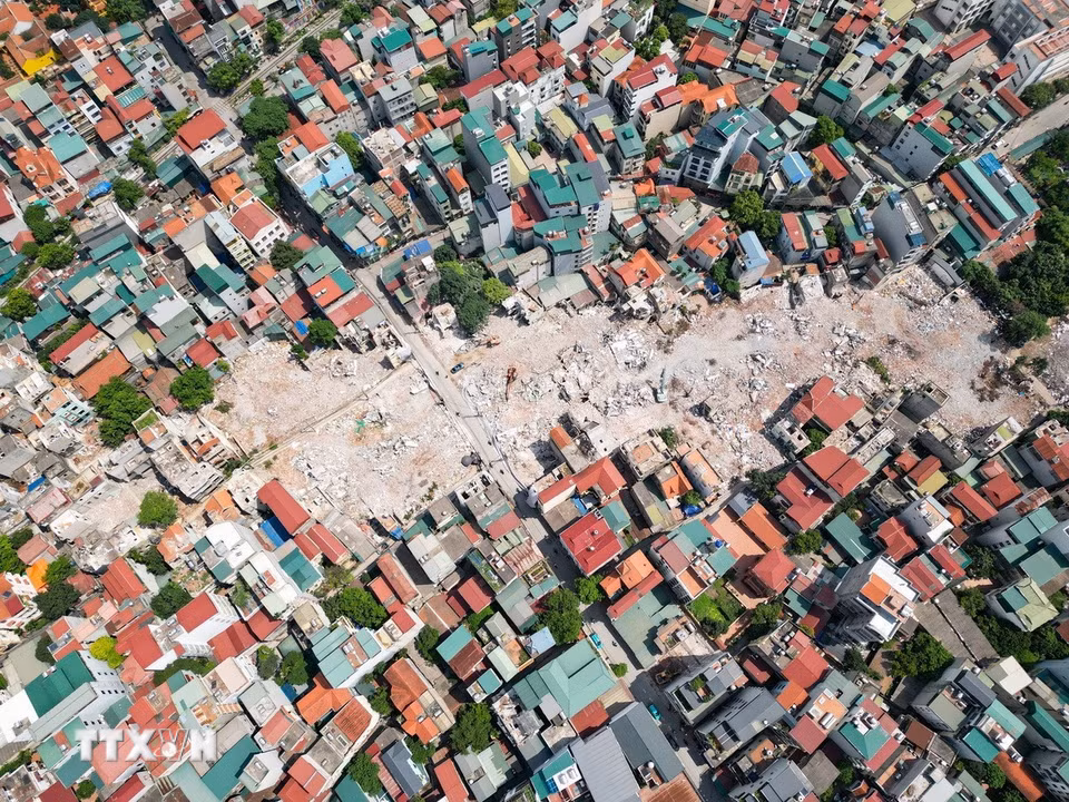 Dự án có chiều dài khoảng 3,2km, mặt cắt ngang 60,5m, tổng mức đầu tư 2.344 tỷ đồng, góp phần tăng kết nối khu Tây Hồ Tây, Ngoại giao Đoàn với các đô thị phía Tây Bắc Hà Nội. (Ảnh: Lê Đông/TTXVN)