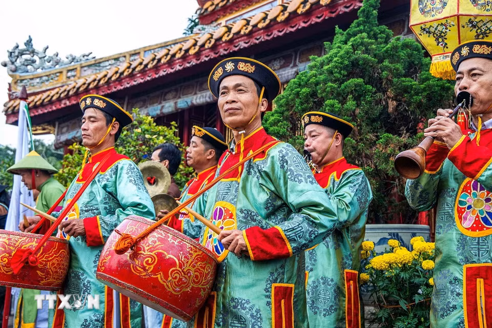 Nhã nhạc nghĩa là “âm nhạc tao nhã,” ra đời từ thế kỷ 15 đến giữa thế kỷ 20. Đây là loại hình âm nhạc cung đình gắn liền với các nghi lễ trọng đại. (Ảnh: Vân Chi/TTXVN phát)