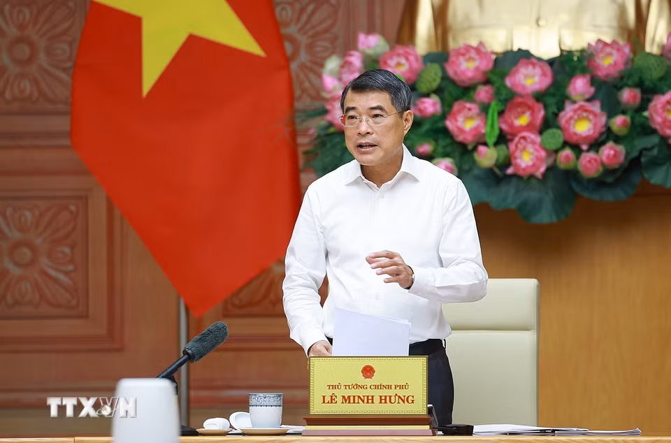 Thủ tướng Lê Minh Hưng làm việc với lãnh đạo Bộ Tài chính. (Ảnh: Dương Giang/TTXVN)