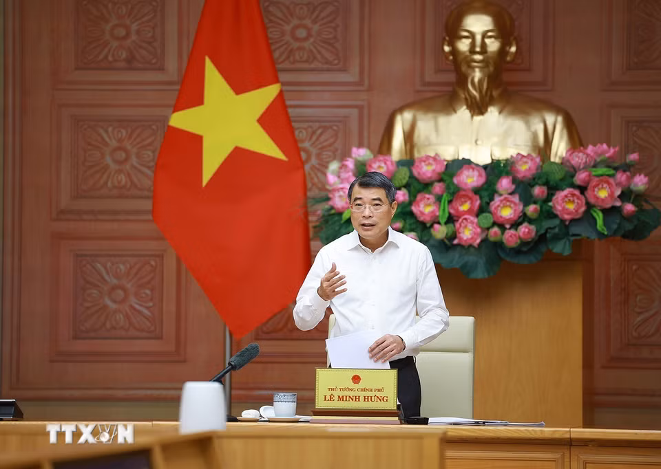 Thủ tướng Lê Minh Hưng làm việc với lãnh đạo Bộ Tài chính. (Ảnh: Dương Giang/TTXVN)