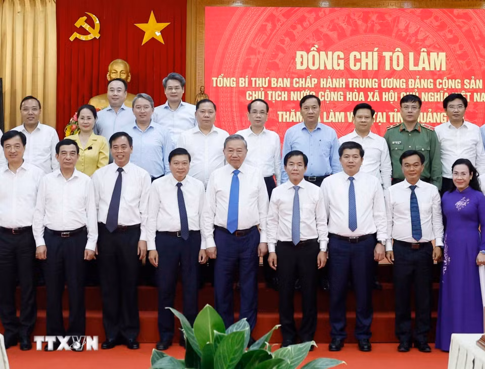 Tổng Bí thư, Chủ tịch nước Tô Lâm với các đại biểu. (Ảnh: Thống Nhất/TTXVN)