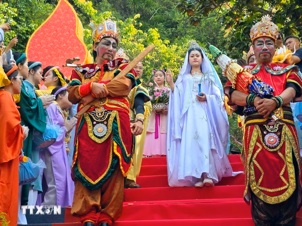 Nghi lễ rước Đức Bồ Tát Quán Thế Âm, Ngũ Hành Sơn, thành phố Đà Nẵng. (Ảnh: Trần Lê Lâm/TTXVN)