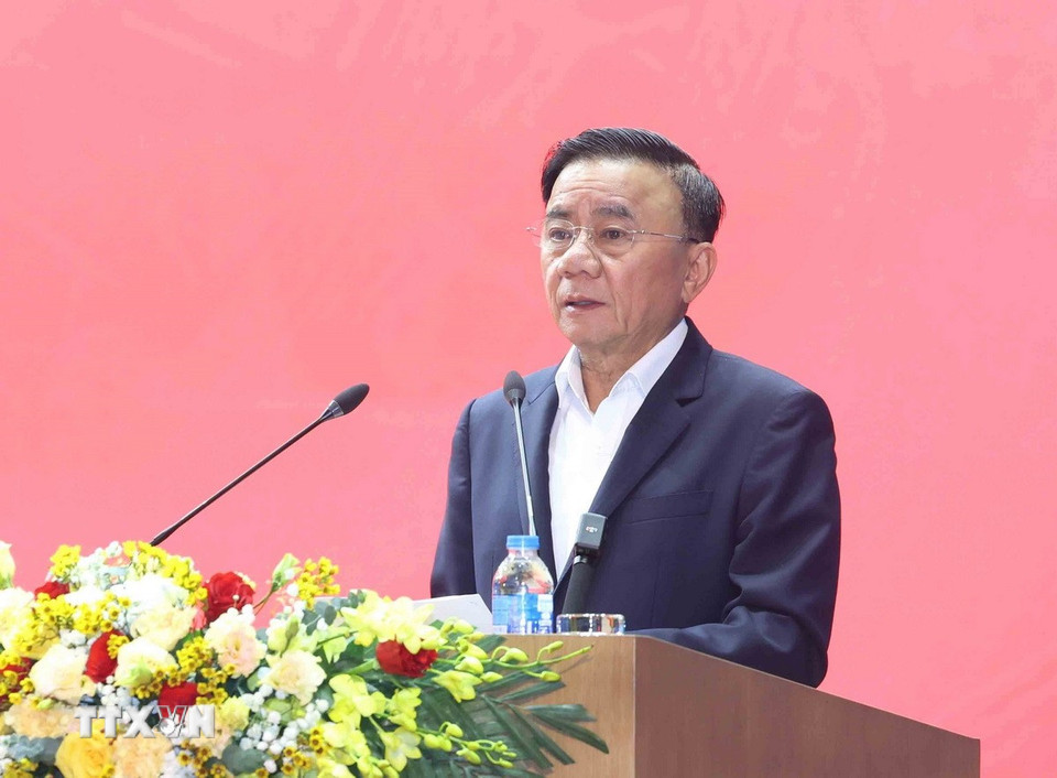 Đồng chí Trần Cẩm Tú, Ủy viên Bộ Chính trị, Thường trực Ban Bí thư, chúc Tết các gia đình chính sách, người có công, hộ nghèo tỉnh Lào Cai. (Ảnh: Phương Hoa/TTXVN)