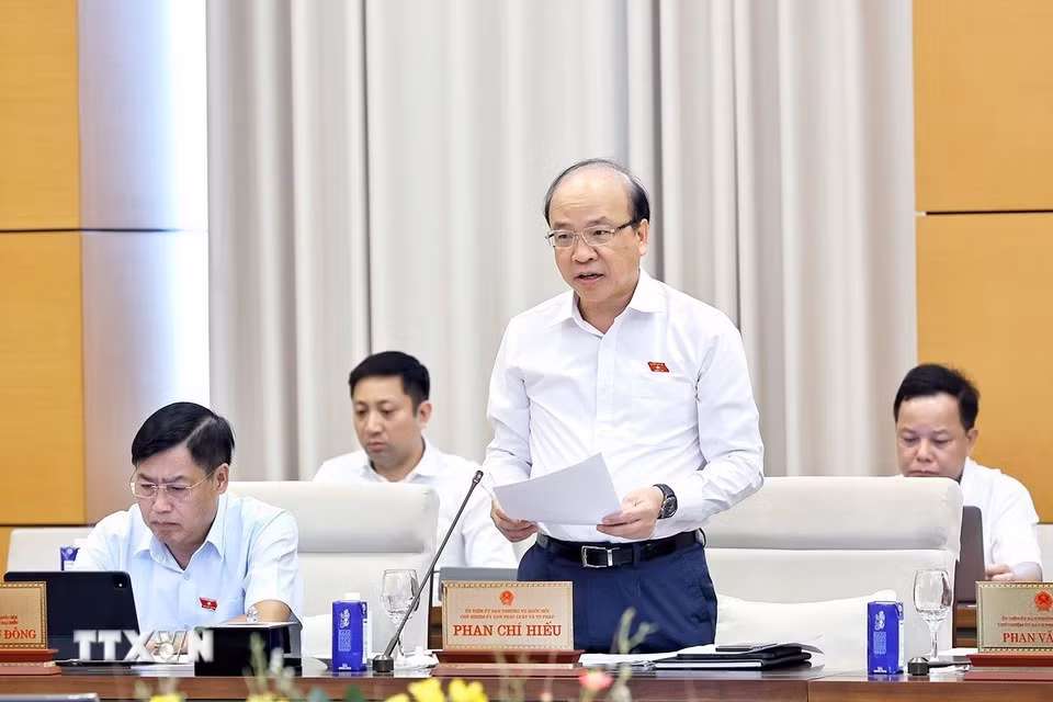 Chủ nhiệm Ủy ban Pháp luật và Tư pháp của Quốc hội Phan Chí Hiếu trình bày tóm tắt báo cáo thẩm tra. (Ảnh: Doãn Tấn/TTXVN)