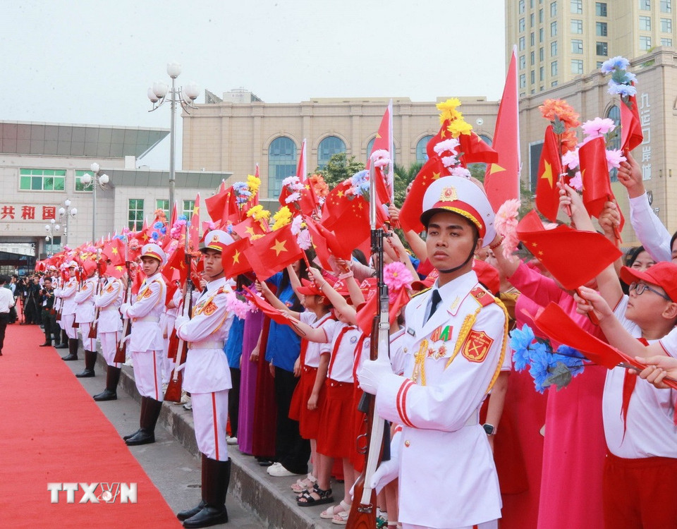 Lễ đón Hai Bộ trưởng Quốc phòng Việt Nam, Trung Quốc tại buổi giao lưu. (Ảnh: Trọng Đức/TTXVN)