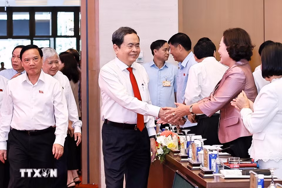 Chủ tịch Quốc hội Trần Thanh Mẫn với đại biểu dự Diễn đàn của Quốc hội về hoạt động giám sát. (Ảnh: Doãn Tấn/TTXVN)