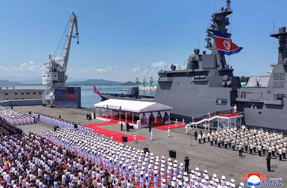 Lễ bàn giao tàu khu trục Choe Hyon ở thành phố cảng Nampho, Triều Tiên, ngày 23/6. (Ảnh: YONHAP/TTXVN)