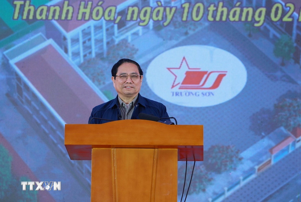 Thủ tướng Phạm Minh Chính phát biểu tại Lễ khởi công dự án Trường tiểu học Cẩm Thạch, Thanh Hóa. (Ảnh: Dương Giang/TTXVN)
