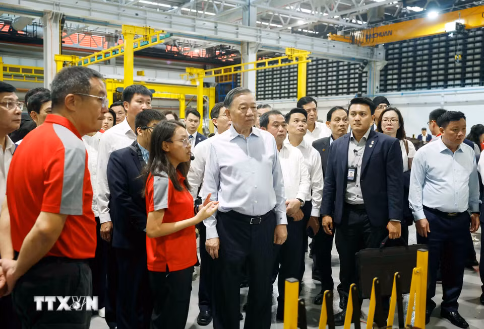 Tổng Bí thư, Chủ tịch nước Tô Lâm thăm Trung tâm Thử nghiệm Đường sắt Singapore. (Ảnh: Thống Nhất/TTXVN)