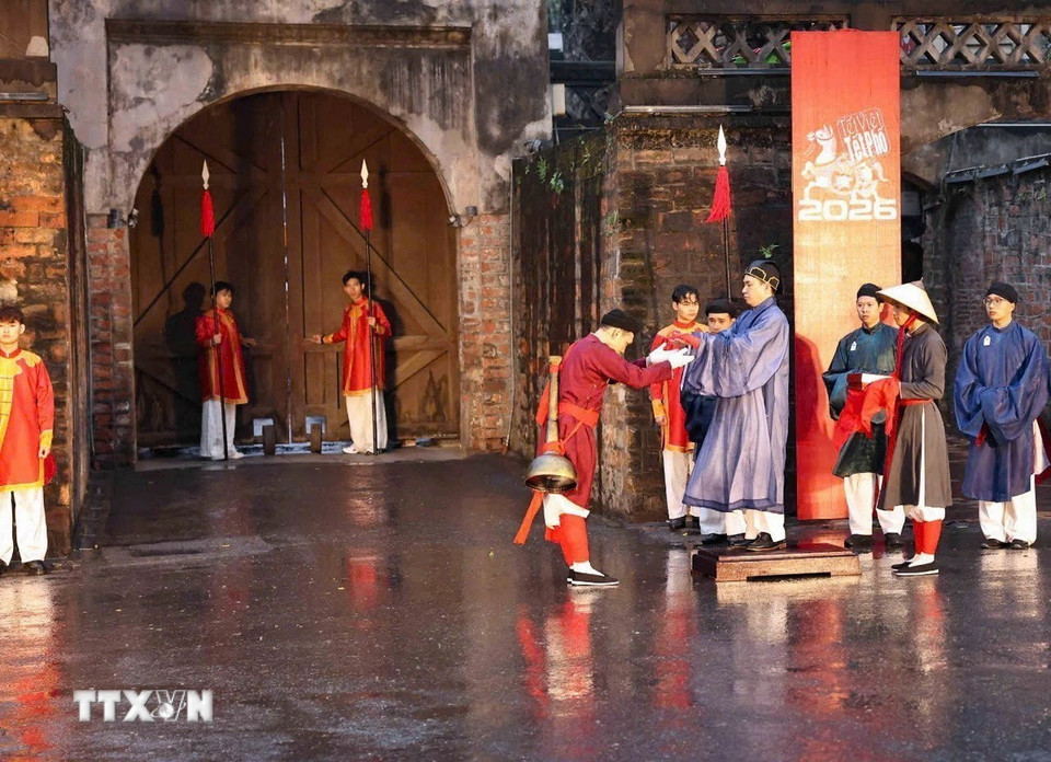 Lễ Mở cửa Ô tại Ô Quan Chưởng (Hà Nội) - cánh cửa thành cổ mang nhiều dấu ấn lịch sử của Thăng Long xưa. (Ảnh: Thanh Tùng/TTXVN)