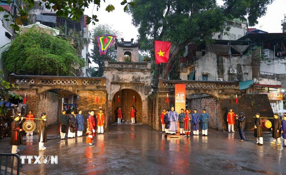 Lễ Mở cửa Ô tại Ô Quan Chưởng (Hà Nội) - cánh cửa thành cổ mang nhiều dấu ấn lịch sử của Thăng Long xưa. (Ảnh: Thanh Tùng/TTXVN)