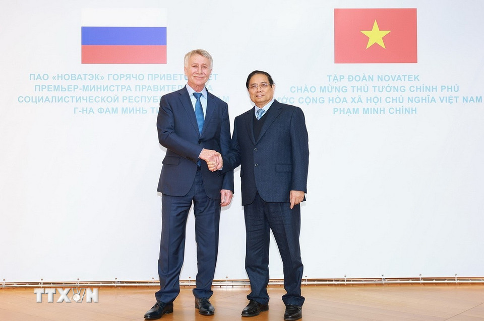 Thủ tướng Phạm Minh Chính với lãnh đạo Tập đoàn Novatek. (Ảnh: Dương Giang/TTXVN)